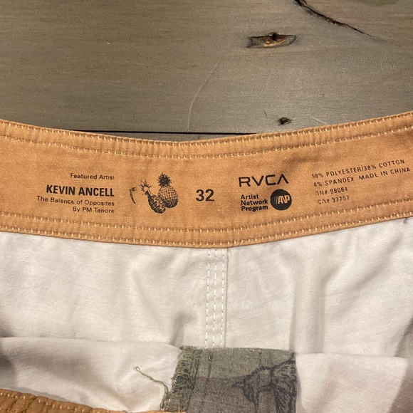 Camo RVCA shorts with duck print on them - Picture 3 of 5